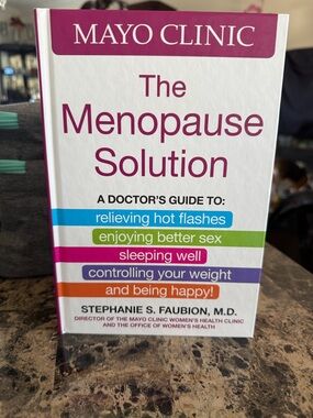 Mayo Clinic The Menopause Solution - White with Pink Accent